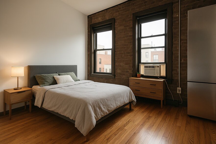 Building Photo - 218 E 13th St