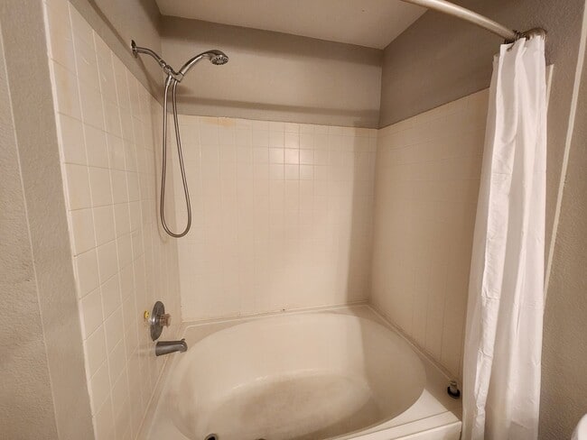 Building Photo - The Perfect One Bedroom, One Bath Condo