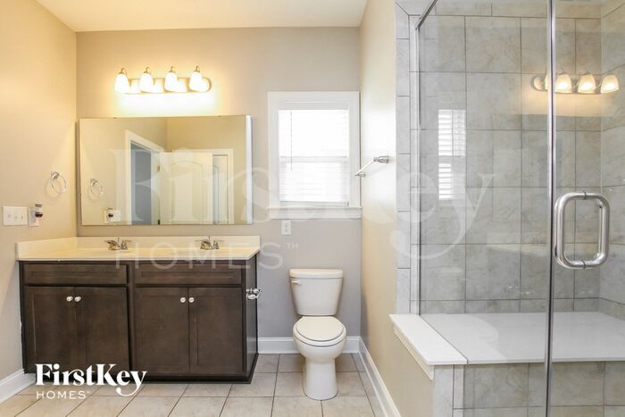 Building Photo - 206 Paradise Hills Cir