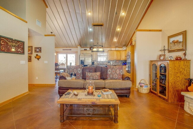 Building Photo - 3 bedroom home on acreage