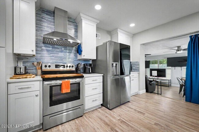 Building Photo - 719 S Shores Rd