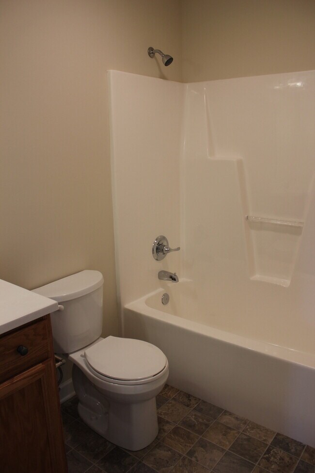 Building Photo - 3 Bedroom, 2.5 Bath Townhome for Rent