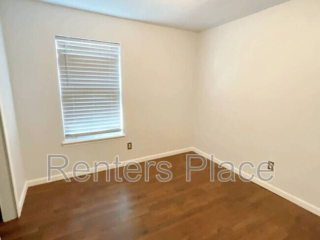 Building Photo - 1001 SW 101st St