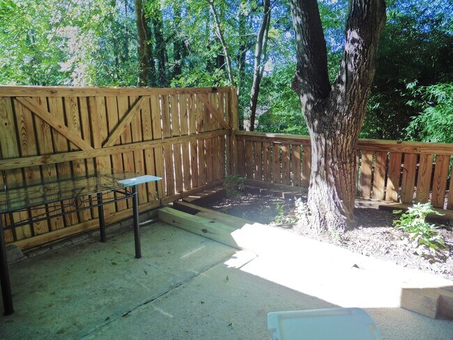 Building Photo - 4257 Lake Ridge Dr