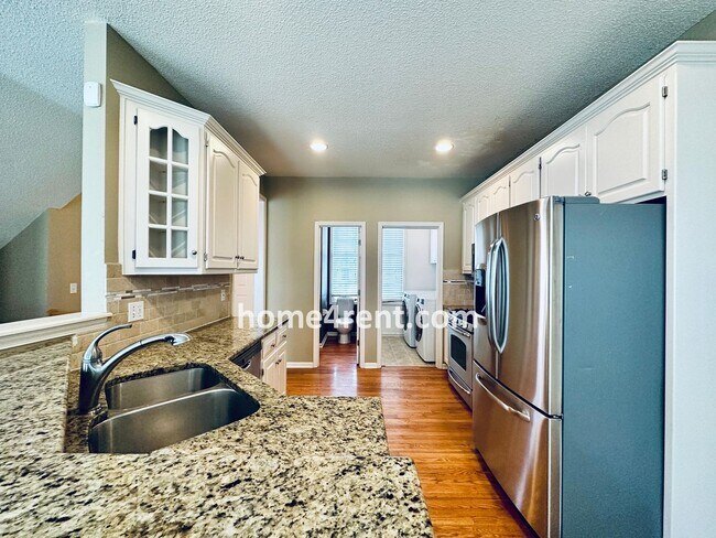 Building Photo - Fantastic South Overland Park Home in Blue...