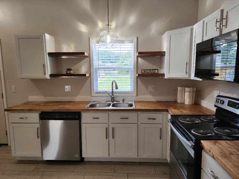 Building Photo - 34 Davis St W