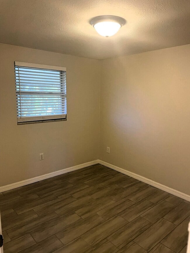 Building Photo - Fort Myers Single Family Home