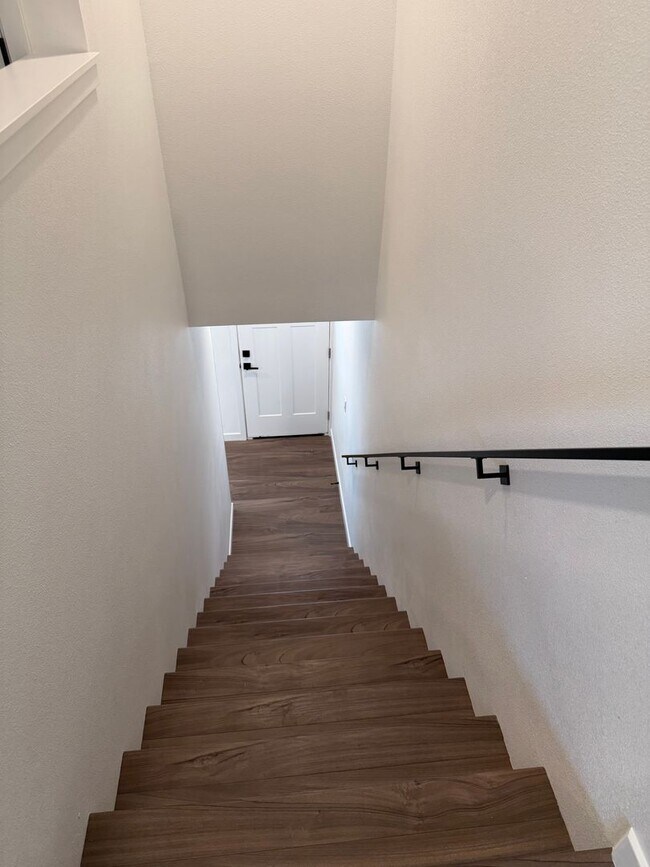 Building Photo - Brand new 3 bedroom 3 full bath townhouse in Thurston!