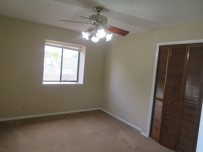 Building Photo - OVIEDO 3BR 2BA home in Alafaya Woods! Fenc...