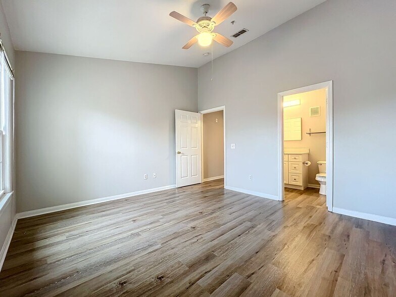 Building Photo - 6572 Swissco Dr