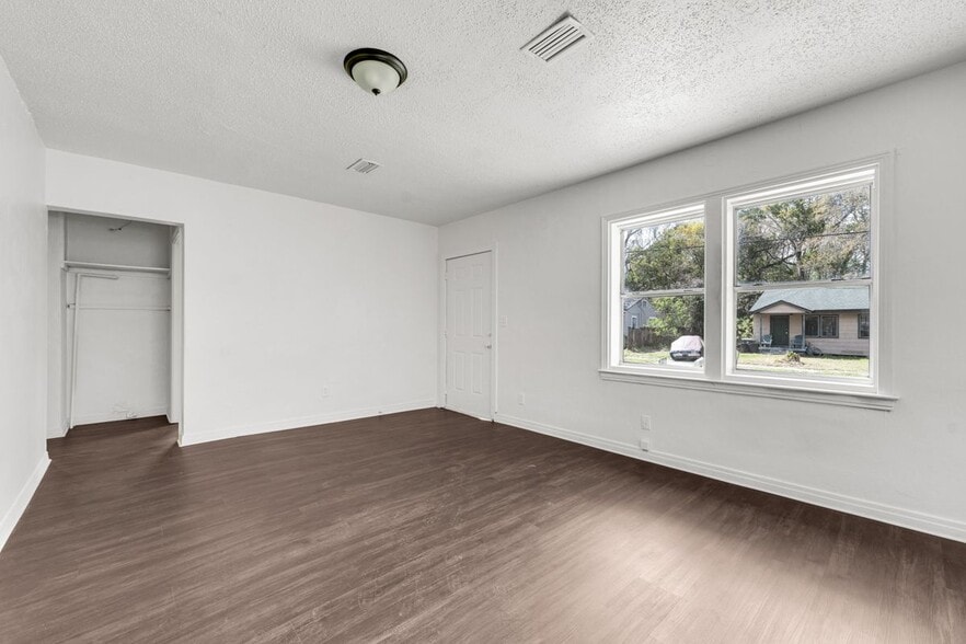 Building Photo - 1227 Dena St