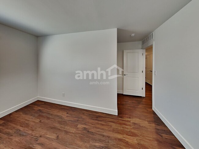 Building Photo - 6142 W Calle Bilboa