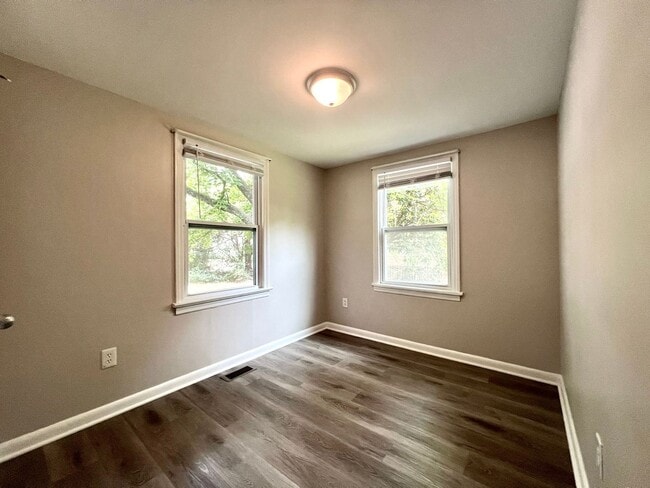 Building Photo - Stunning 4BR/2BA Home in Charlotte!