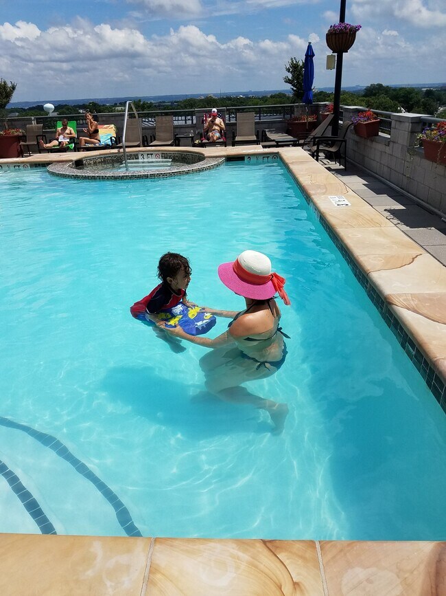 Building Photo - 1021 N Garfield St