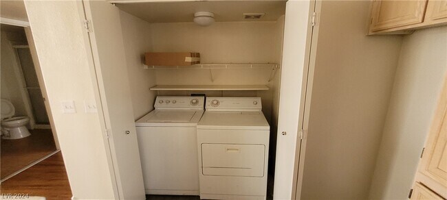 Building Photo - 3125 N Buffalo Dr