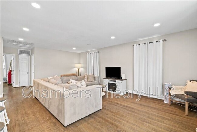 Building Photo - 12204 Bond St