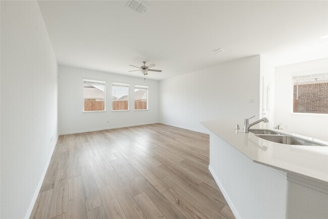 Building Photo - 340 Wentworth Dr