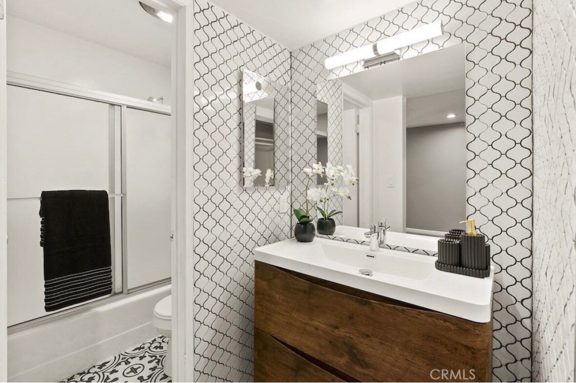 Building Photo - 18620 Hatteras St