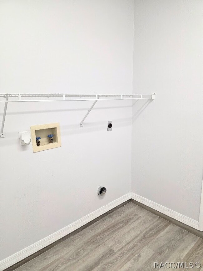 Building Photo - 8529 N Titleist Dr