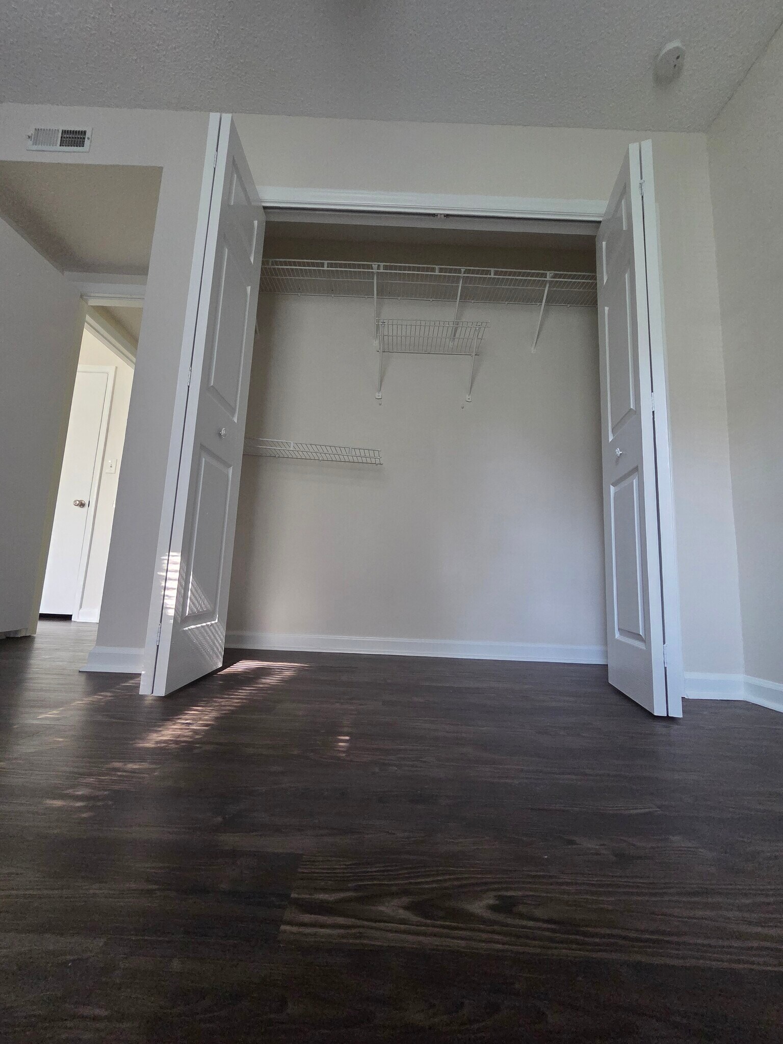 Building Photo - 6043 Green Forest Dr