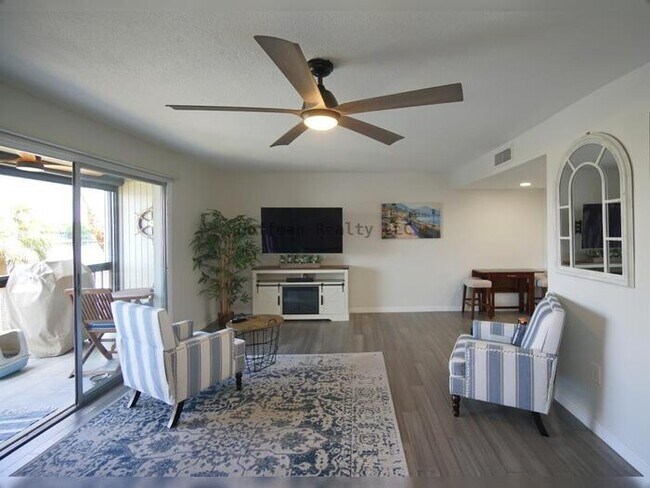 Building Photo - Waterfront 2BR Condo with Private Garage and Water Views in Tampa