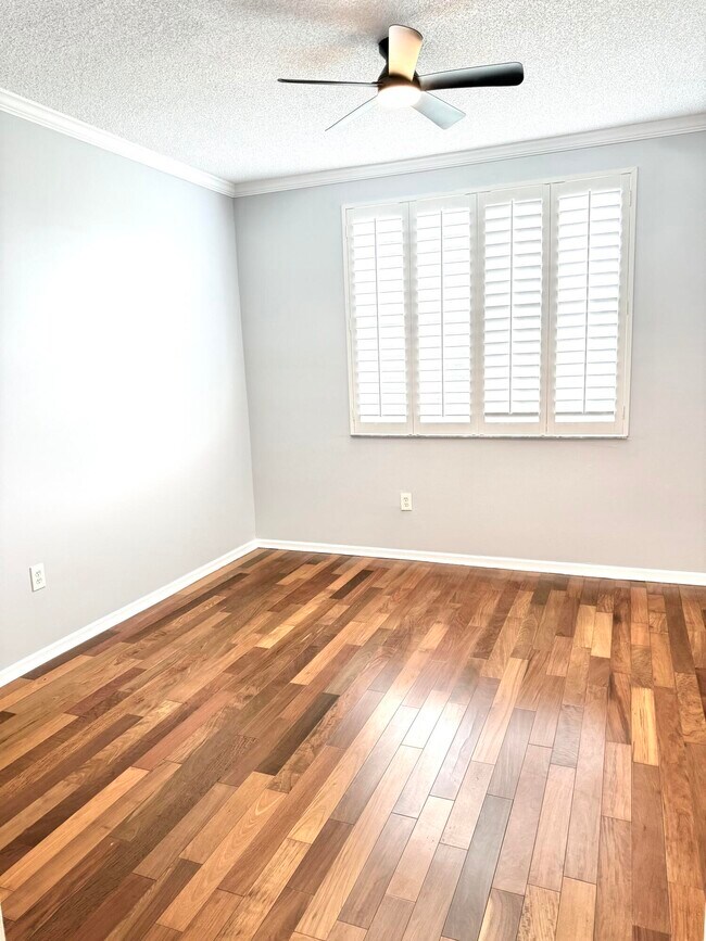 Building Photo - 2080 Greenview Shores Blvd