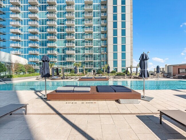 Building Photo - 5925 Almeda Rd