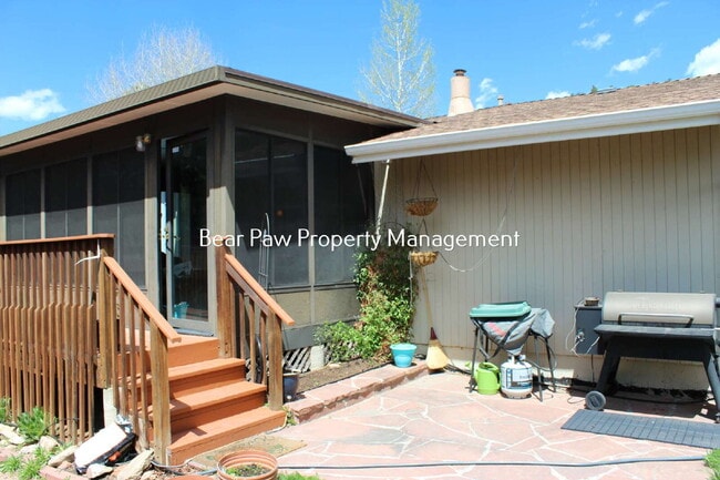 Building Photo - Cute Home in Near Downtown Evergreen!