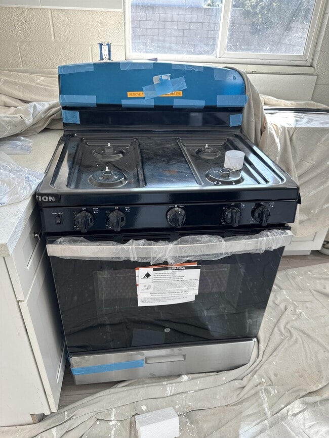 Building Photo - 540 W Elm Ave