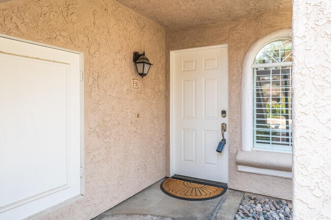 Building Photo - 505 S Farrell Dr