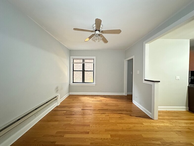 Building Photo - 3737 N Pine Grove Ave