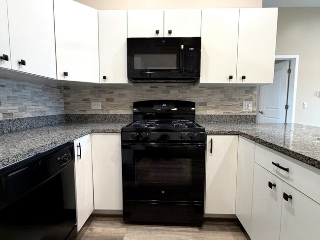 Building Photo - 4809 W 103rd St