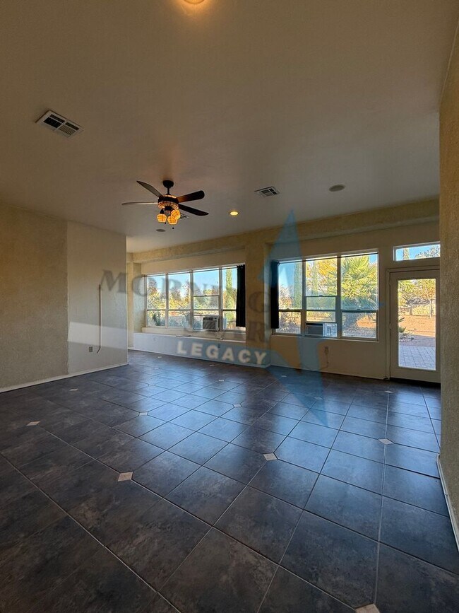 Building Photo - 4 bedroom, 4 bath house - Must see landscaping!