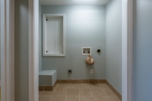 Building Photo - 3265 N Fulton Ave