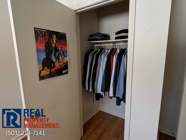 Building Photo - 3415 Town & Country Ave