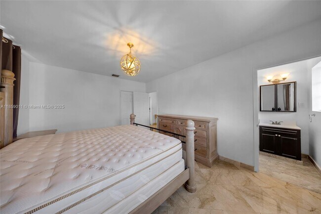 Building Photo - 1700 N Treasure Dr