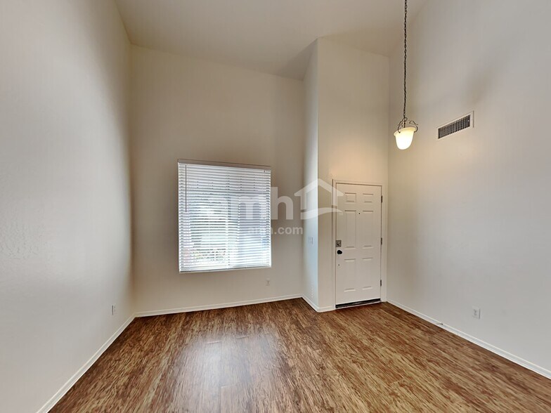 Building Photo - 15139 N 173rd Ln