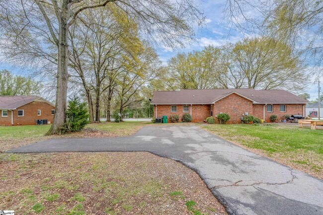 Building Photo - 475 Vinyard Rd