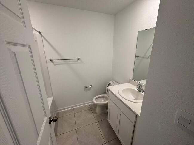 Building Photo - 2/2.5 New Townhome Available