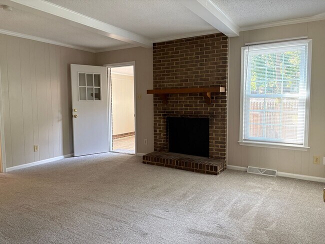 Building Photo - 304 Leland Dr