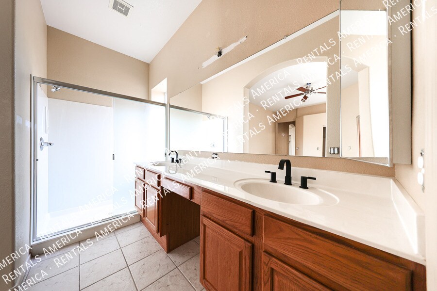 Building Photo - 3850 W Park View Ln