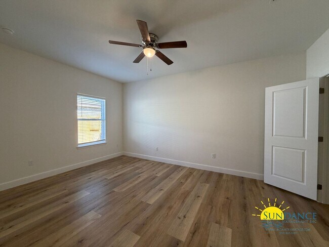 Building Photo - Beautiful 2 Bedroom Duplex in Fort Walton Beach near Beal Parkway!