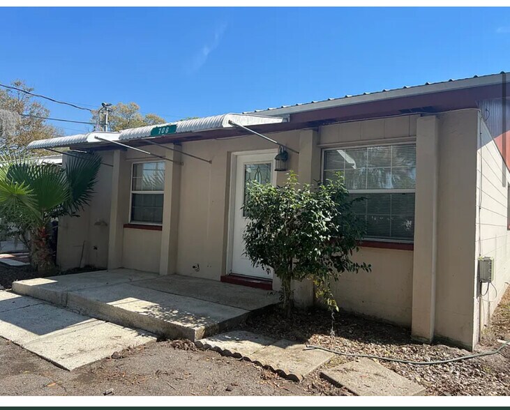 Building Photo - 706 W Alamo Dr