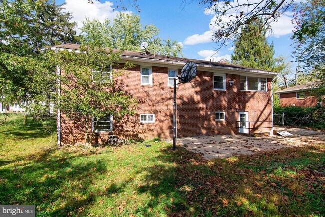 Building Photo - 6807 Dean Dr