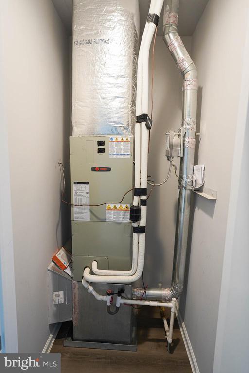 Building Photo - 218 W Main St