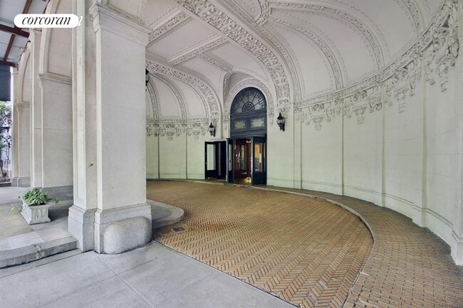 Building Photo - 440 Riverside Dr