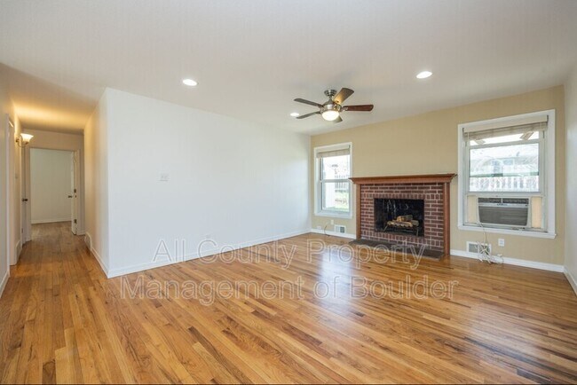 Building Photo - 425 S 40th St