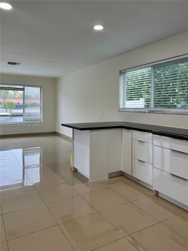 Building Photo - 16453 NE 33rd Ave