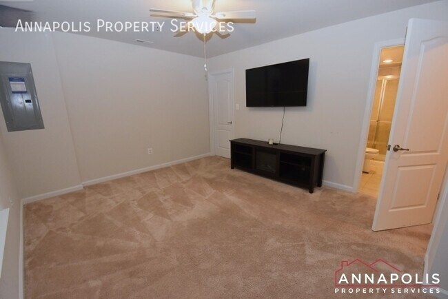 Building Photo - 1379 Hawthorn Dr