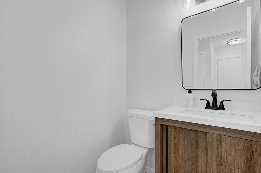 Building Photo - 4895 Drayton Rd